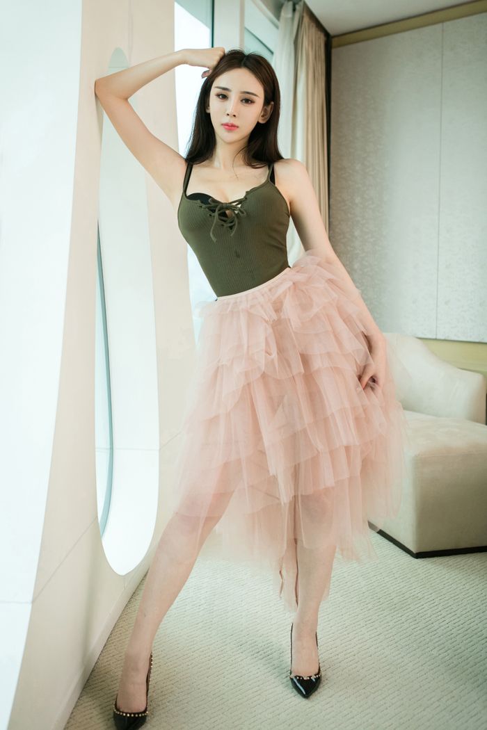 绝色美女于思琪曲线诱人