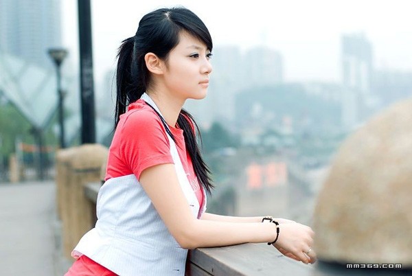 清新校园照，孙文婷靓丽动人