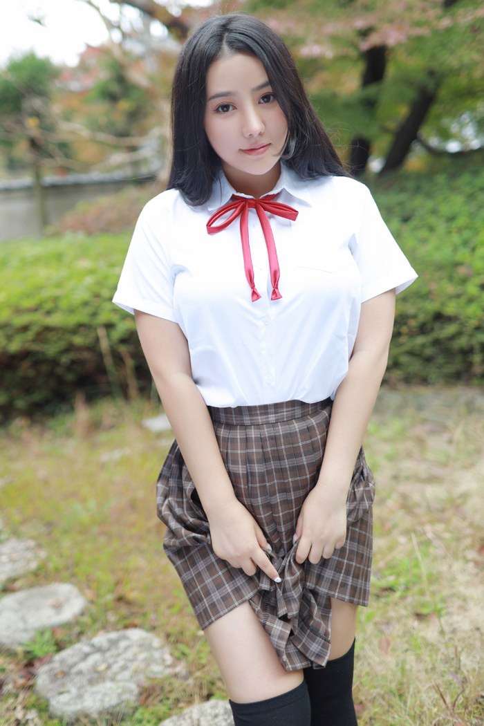 清纯学生装的巨乳学姐玛鲁娜格外出众