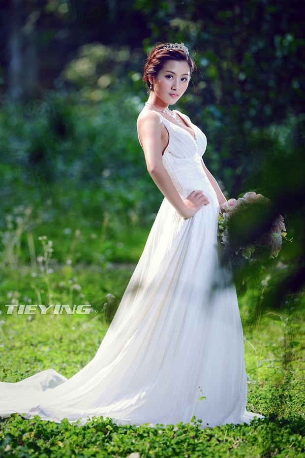 清新写真美图，展现恬美婚纱少女的魅力