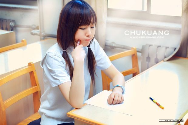 夏日校园美女的绚烂光芒