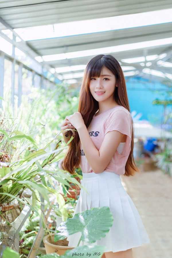 美丽花园的姑娘