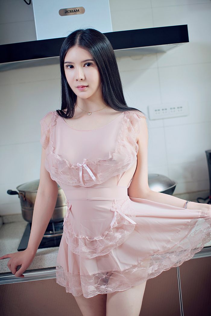 李丽莎性感火辣,奶油遮胸,身材超辣