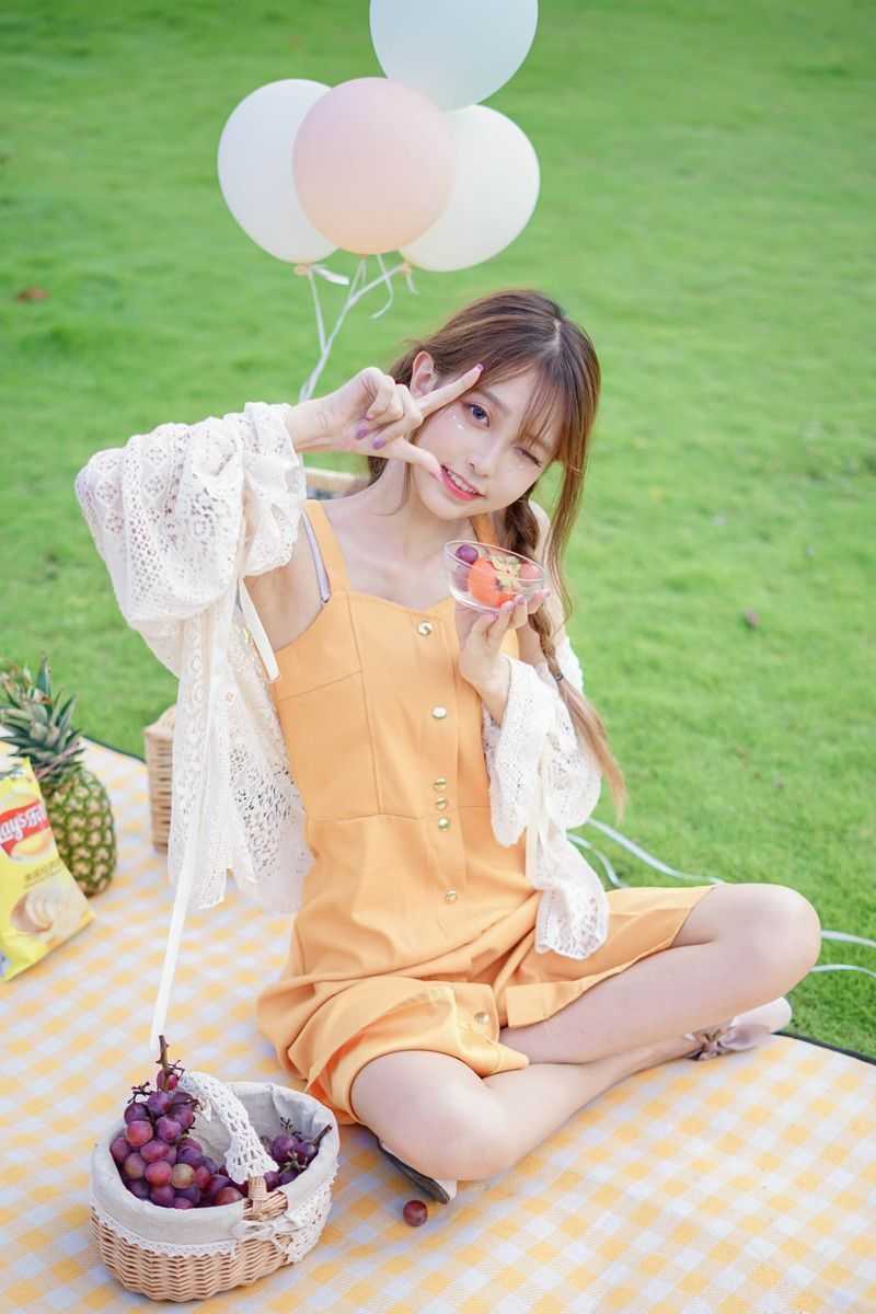 田野野餐美少女