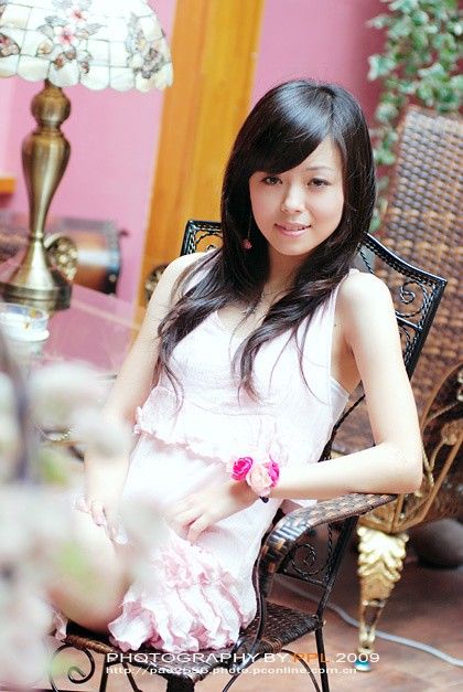 90后粉色小女生，美得惊艳！