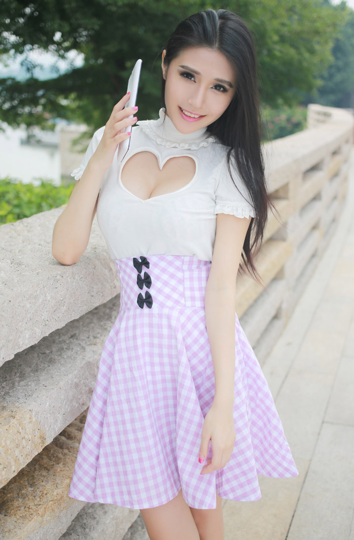 美女大小姐代言数码产品