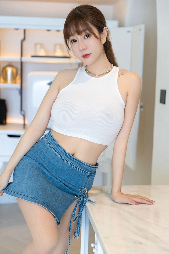 王雨纯惊艳爆乳，妩媚若隐若现