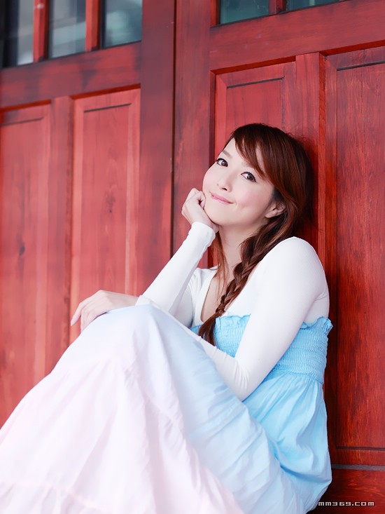 美丽年轻的窈窕女子