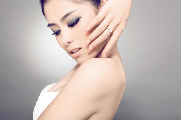 性感白衣天使韩菲，身材完美