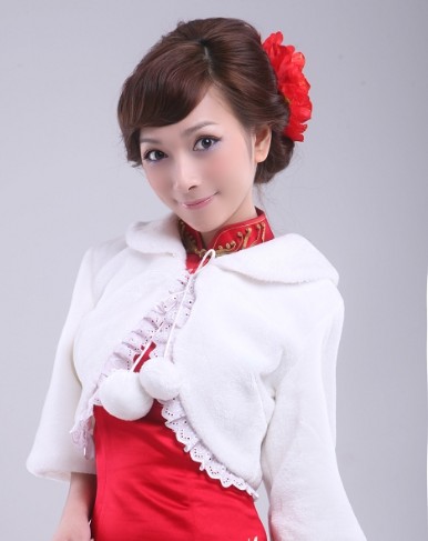 刘诗涵穿旗袍登场，网游美女红馆亮相