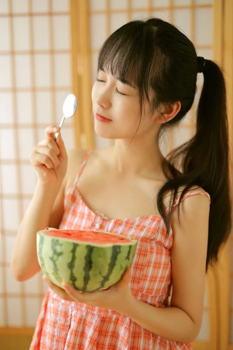 甜蜜西瓜少女