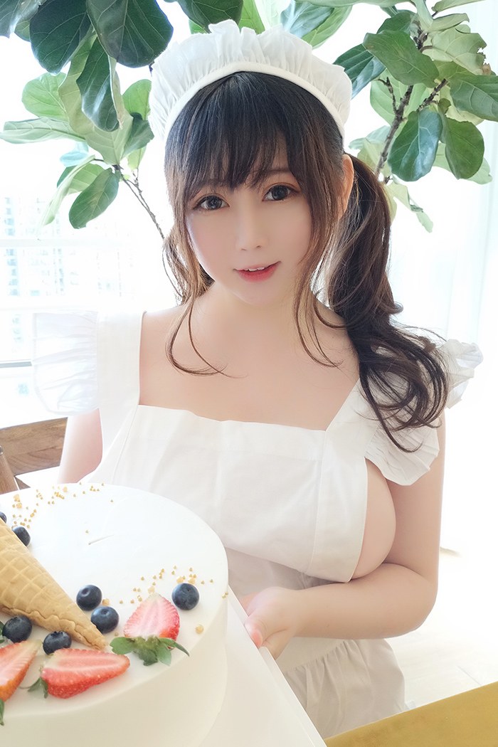 少女厨娘依酱性感巨乳惊艳侧漏