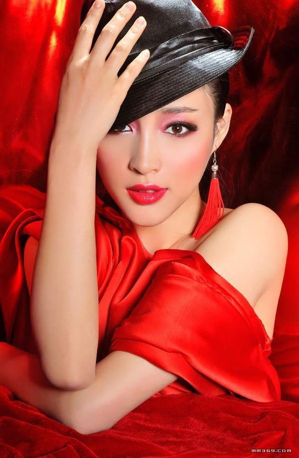 甘婷婷高清美照曝光，惊艳全场！