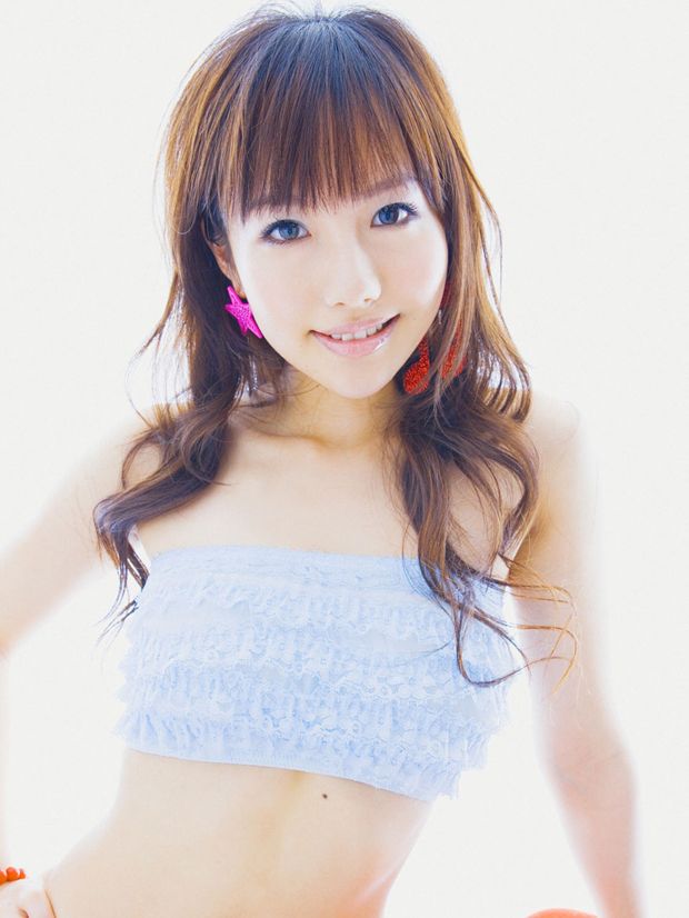 迷人大眼睛的甜美美女谷村奈南