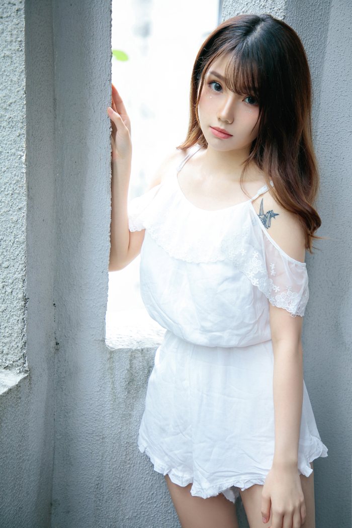 初恋少女肌肤如凝脂，泡芙般完美