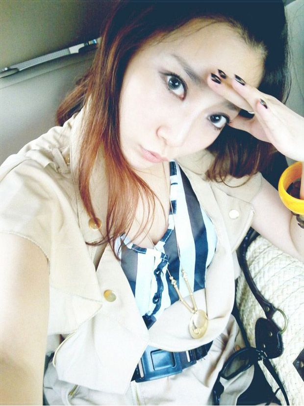 香港性感美女模特戚会梅自拍诱惑