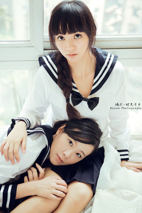 大学校花在影棚中玩暧昧