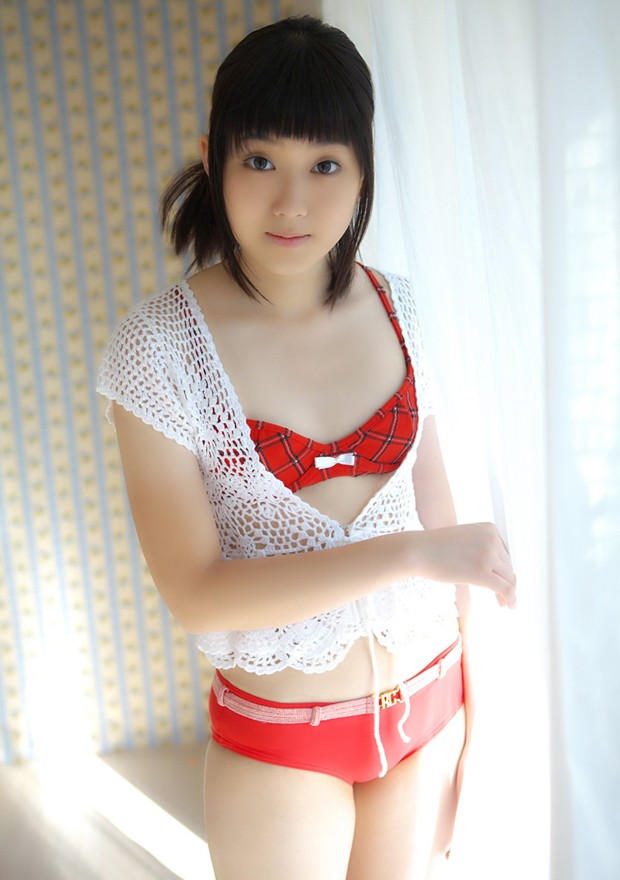 水嫩日本美眉三崎铃高清扫图写真 → 水嫩日本美眉三崎铃高清写真