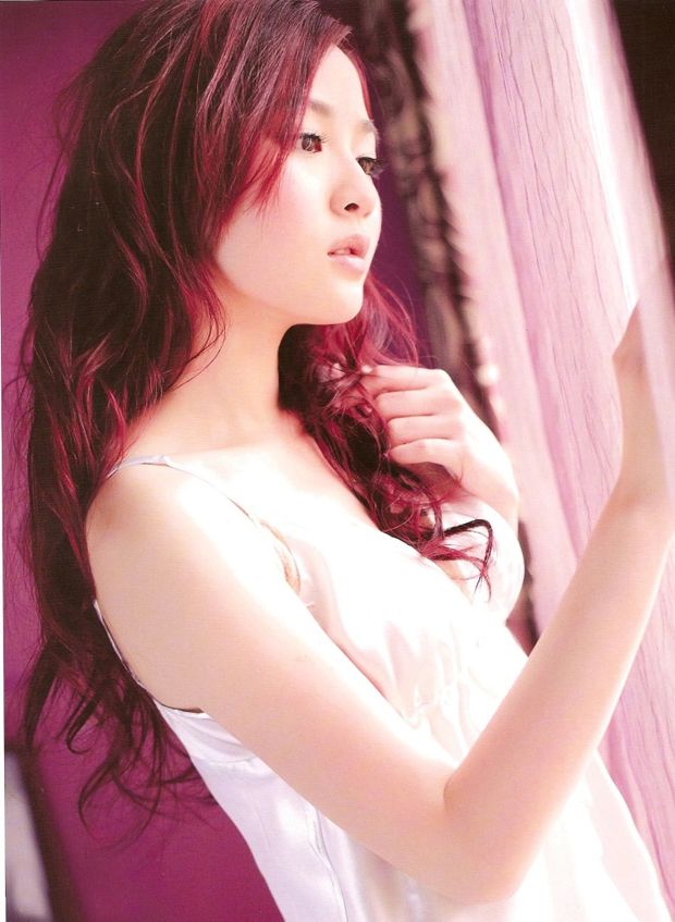 李蕴的惊艳写真，美得如水般动人