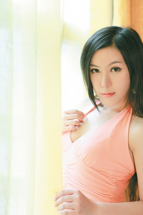 子滢新作：古典优雅女性的完美展现