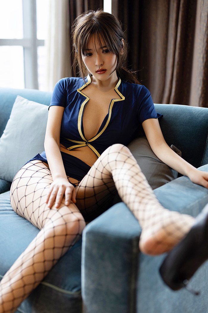 妖娆黑丝网袜，贴心服务白露小猪