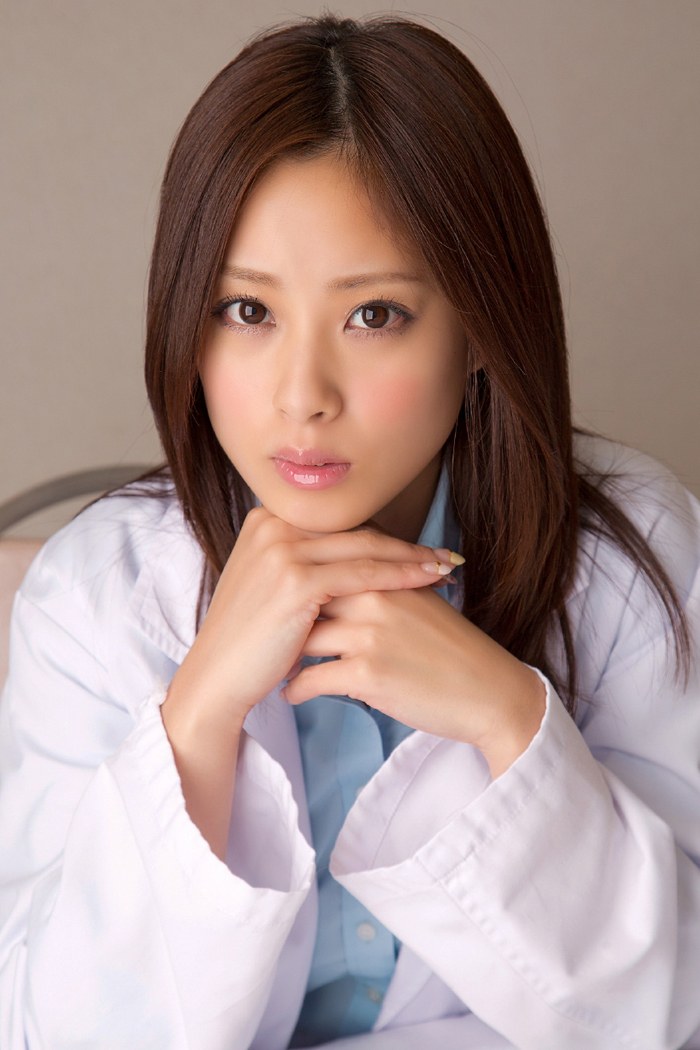 野田彩加丰满身材春光乍现