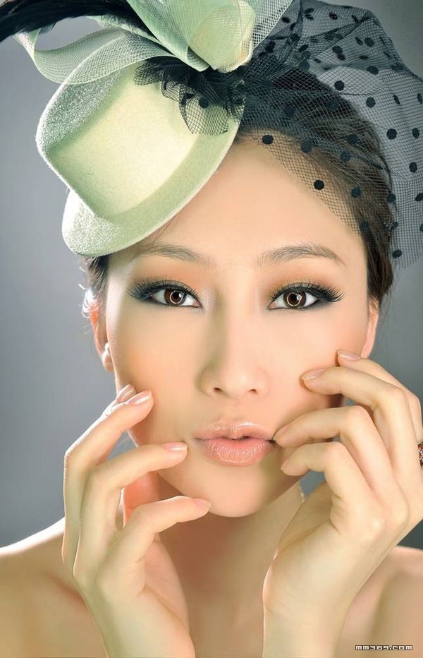 林鹏百变造型拍摄写真,美貌动人
