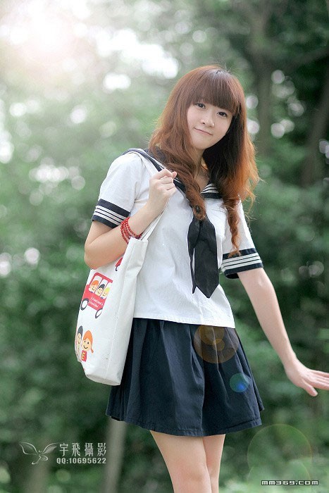 可爱清纯的美院学妹