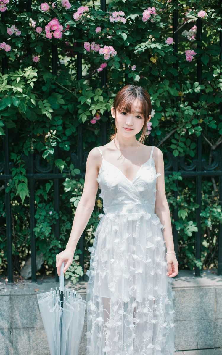 美丽的光芒照耀着她