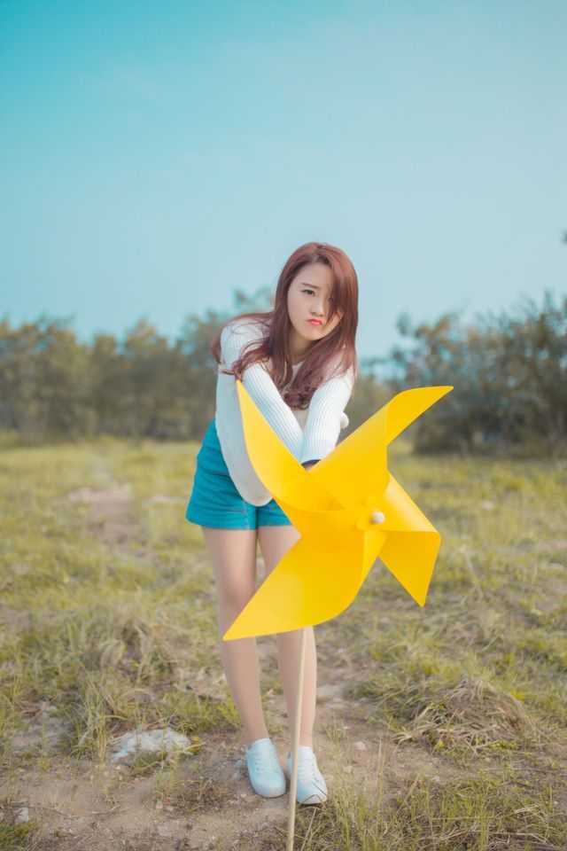 迷人的风车女孩