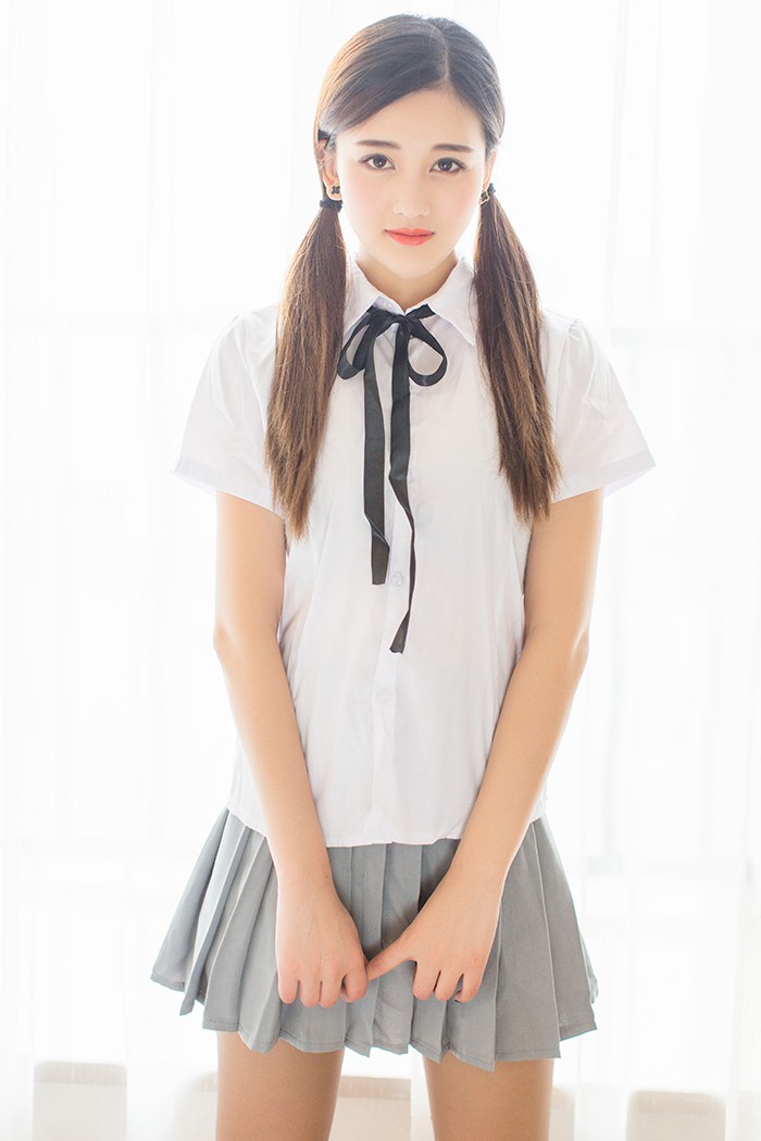 娜娜：OL女神范，黑丝办公室诱惑