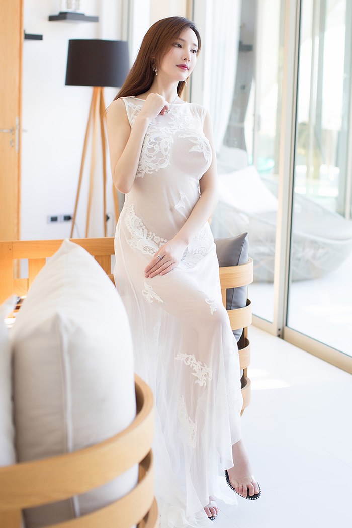 周妍希湿身泳衣，撩人心神