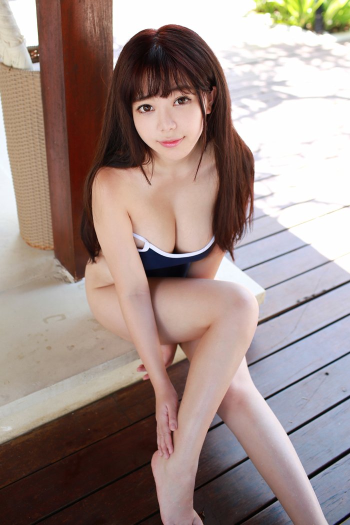 性感刘飞儿海南度假美胸照片