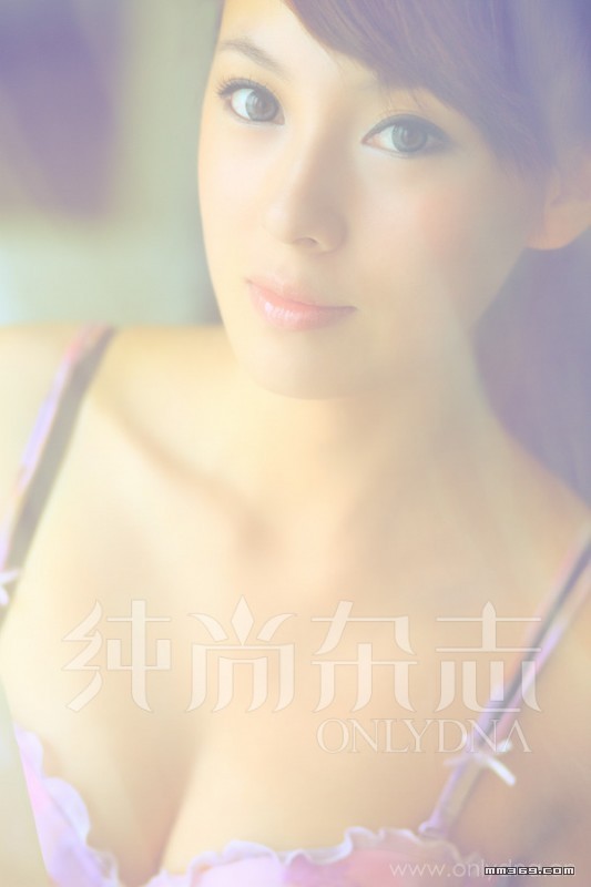 纯情美人敏敏杂志封面写真