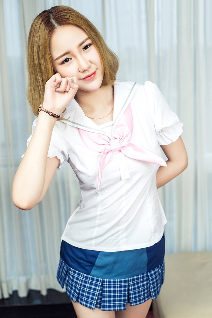 学生妹制服诱惑，妩媚动人