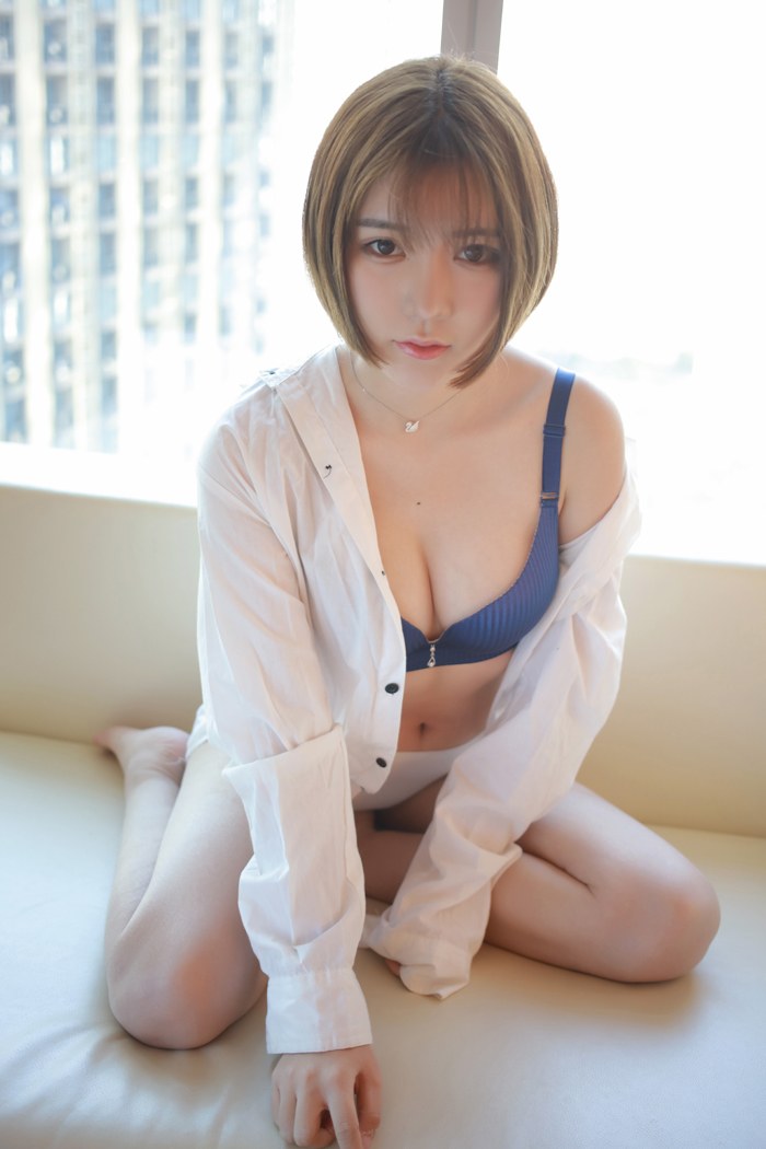 范范镜前冷不丁镜后辣