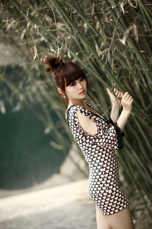 迷人身材小美女，让人心动