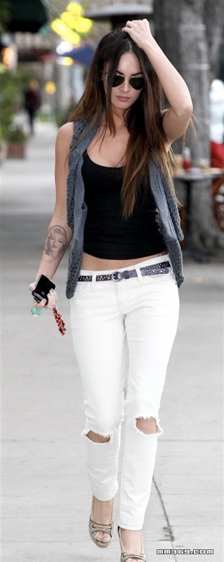 梅根.福克斯时尚街拍：时尚女王的街头风采！