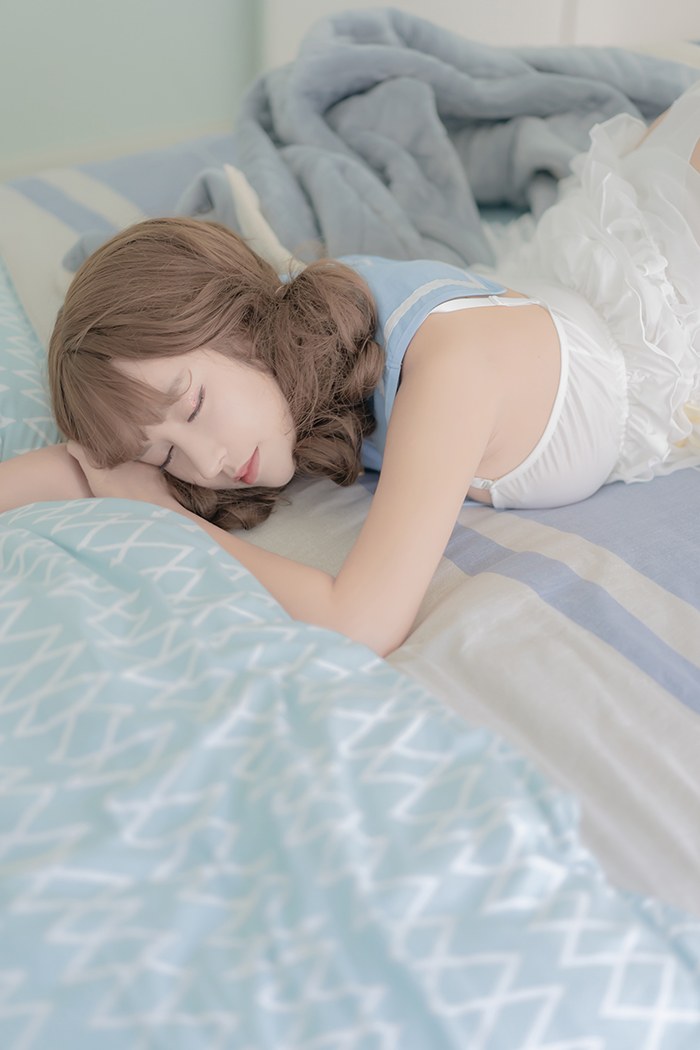 宅男女神米线线穿丝袜大秀美乳