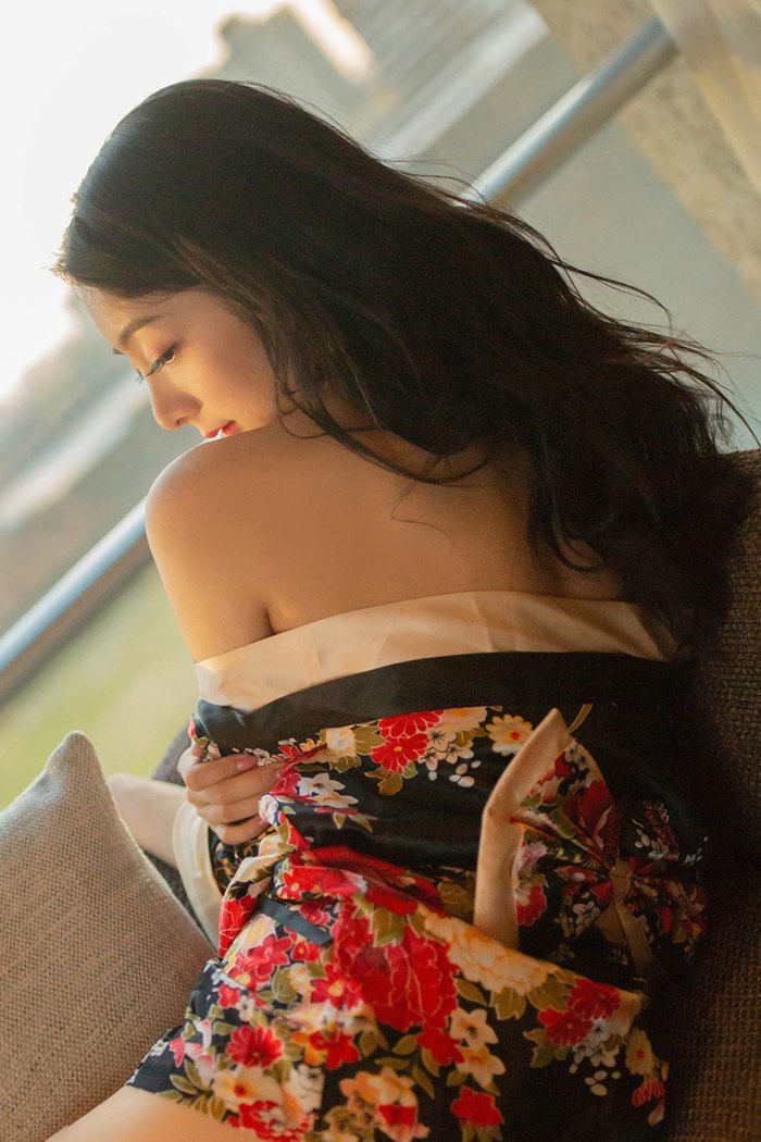 妻子穿和服被捆绑，肉欲狂热令人疯狂