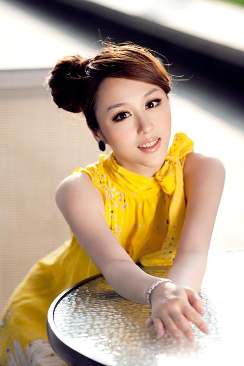 清新可爱的金伊彤时尚写真