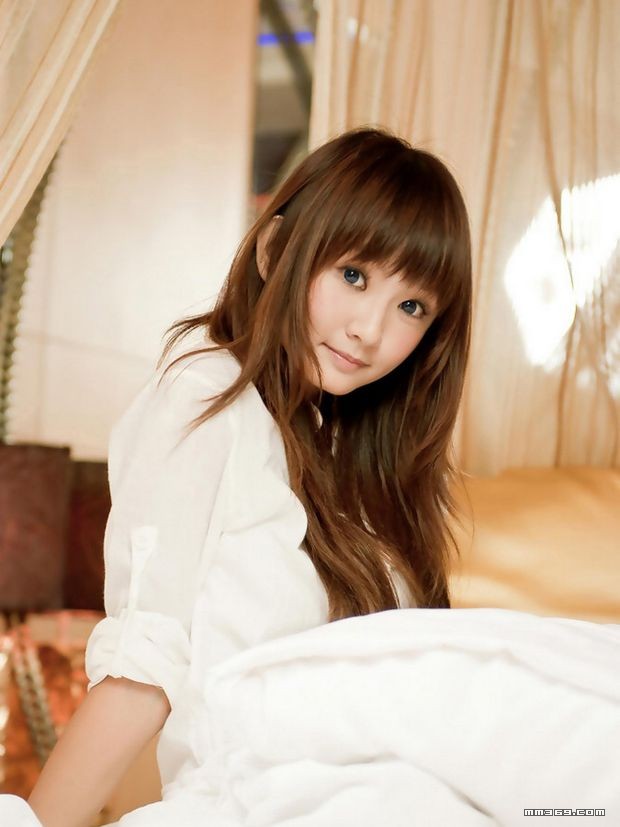 可爱气球女孩水汪汪大眼睛