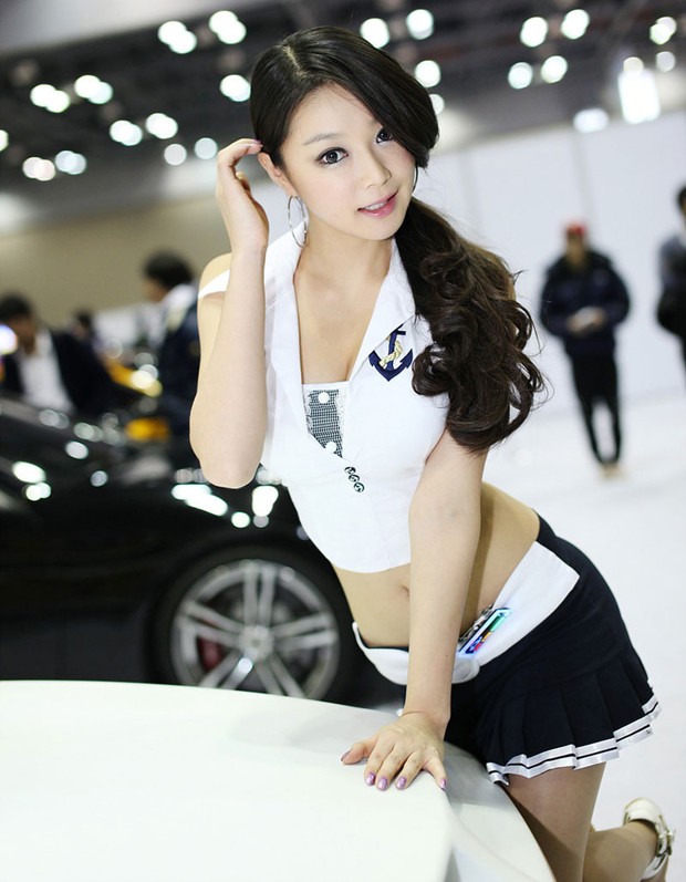 车展模特李恩瑞性感美照，诱惑十足！