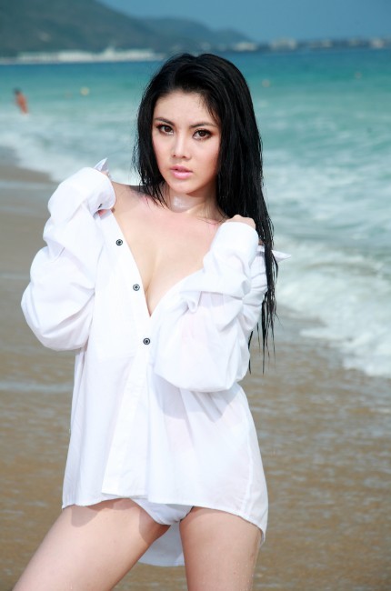 王熙瑶海边唯美性感写真