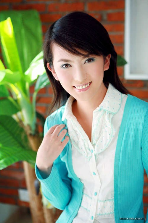 优雅美丽的瓜子脸女孩