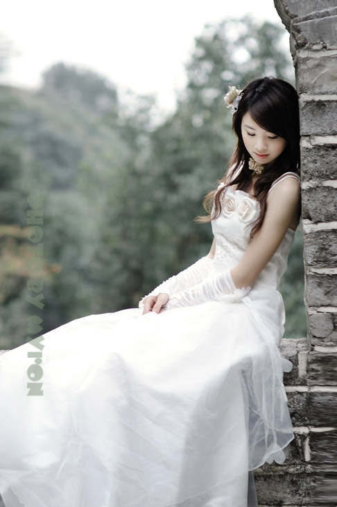 美女画家才华横溢，令人倾倒