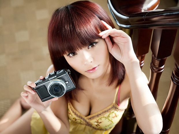 少女清纯变性感，姿态妩媚动人