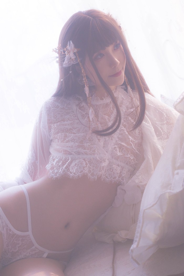 仙女妹妹穿着蕾丝睡衣,性感又神秘