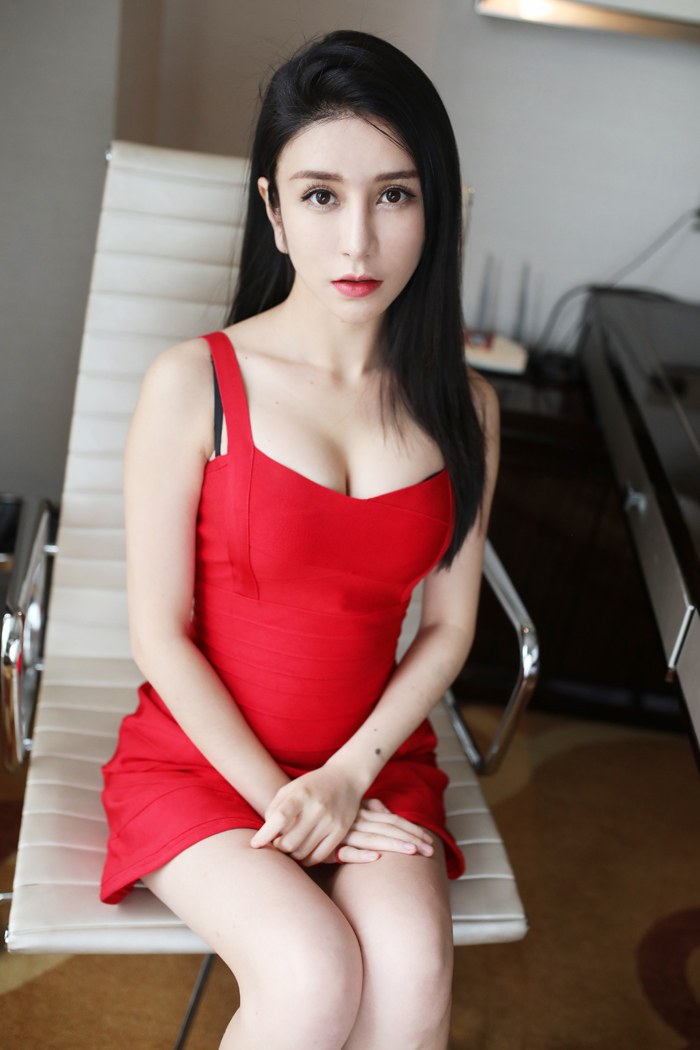 李七喜：水嫩豆腐美人，诱人一尝