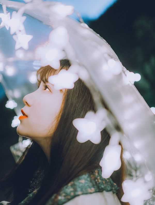 最亮的星在夜空闪耀